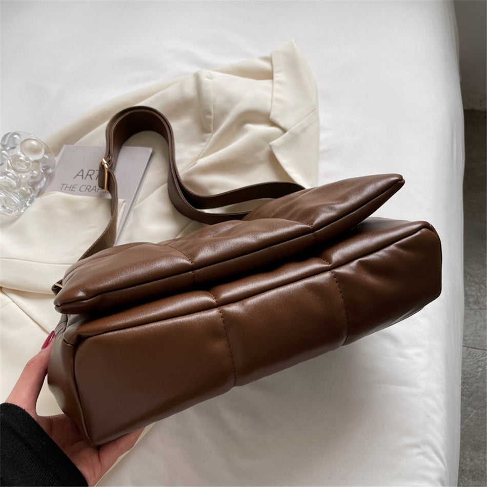 Bolsa Tiracolo Maxi Matelassê Bott