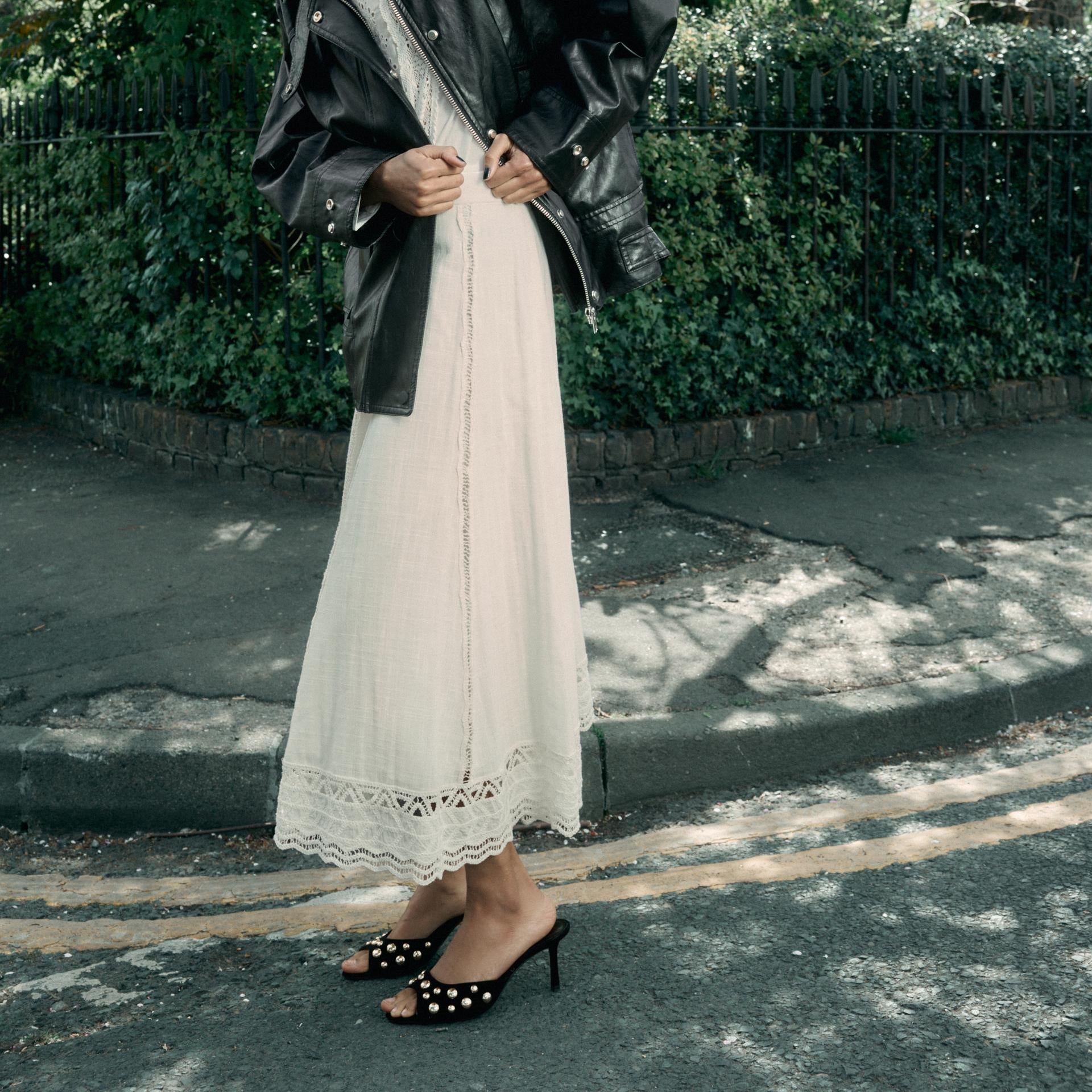 Sandália Mule Dourada Spikes